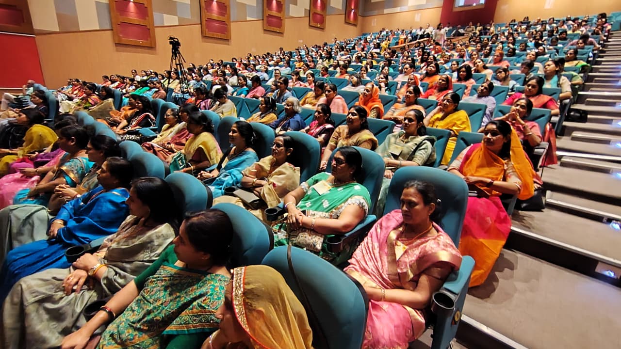 भारत में नारी परंपरागत रूप से सशक्त,आवश्यकता उन्हें अधिक से अधिक अवसर देने की