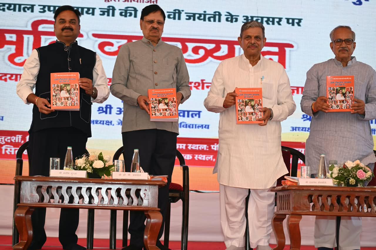 भारत को अमेरिका-जापान नहीं, भारत बनाना है