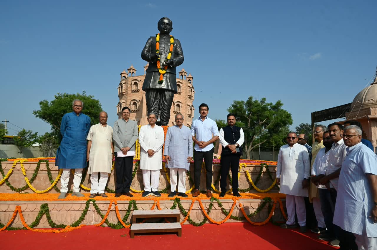 जीवन के आचरण में दिखते थे विचार