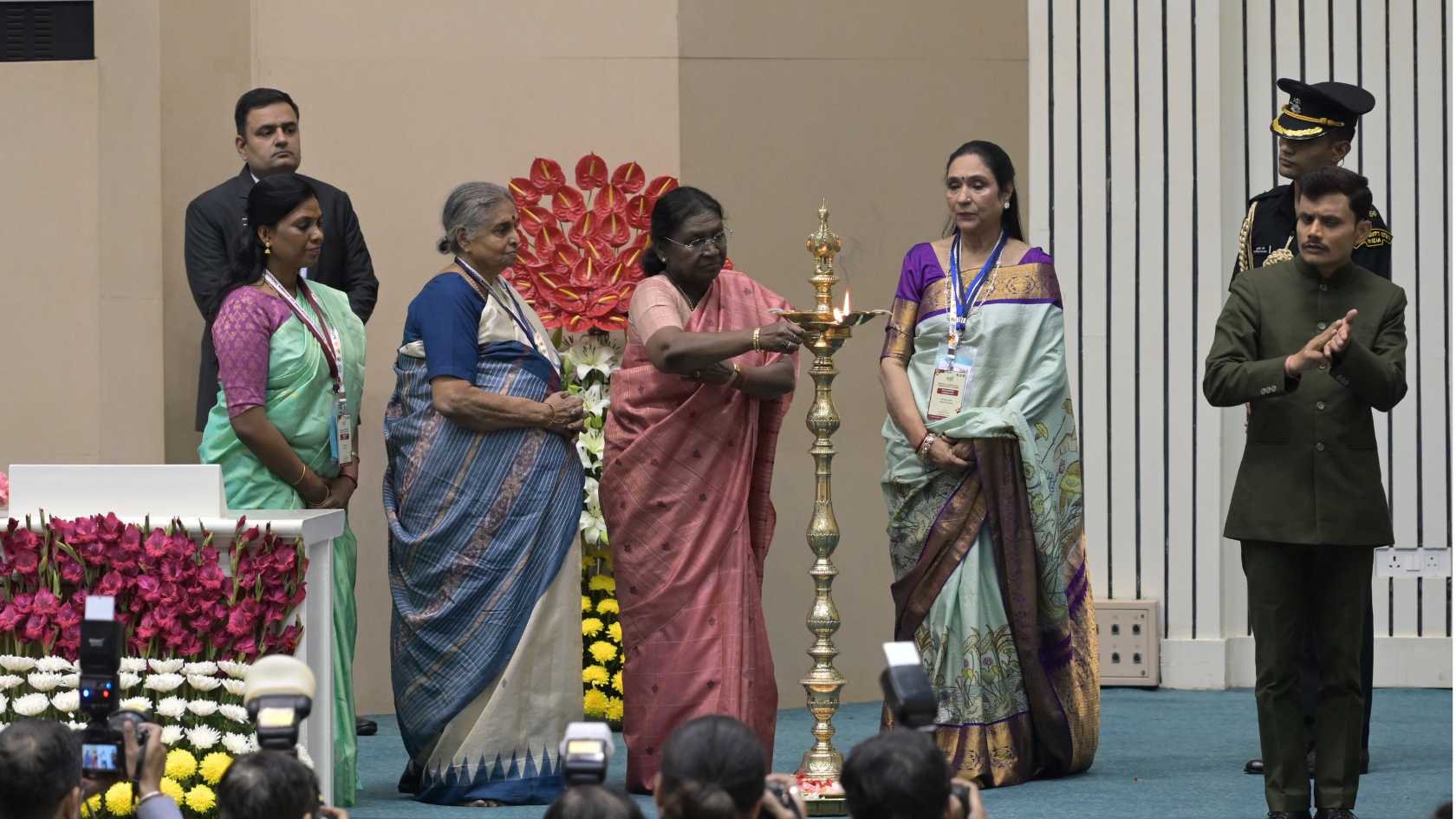 नारी केवल समाज की आधारशिला ही नहीं, बल्कि राष्ट्र के भविष्य की निर्माता भी है– राष्ट्रपति द्रौपदी मुर्मु